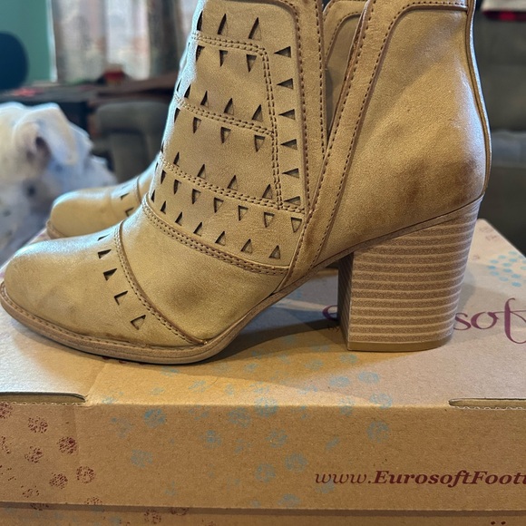 Cute Booties! - Picture 1 of 6